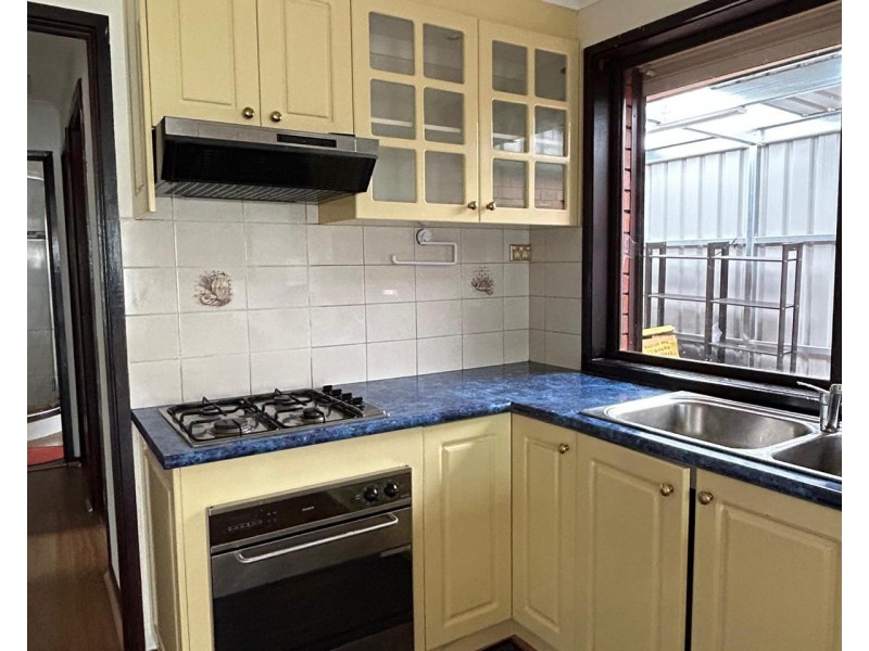 2/2 Kingfisher Court, Kings Park VIC 3021