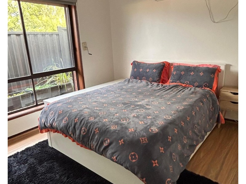 2/2 Kingfisher Court, Kings Park VIC 3021