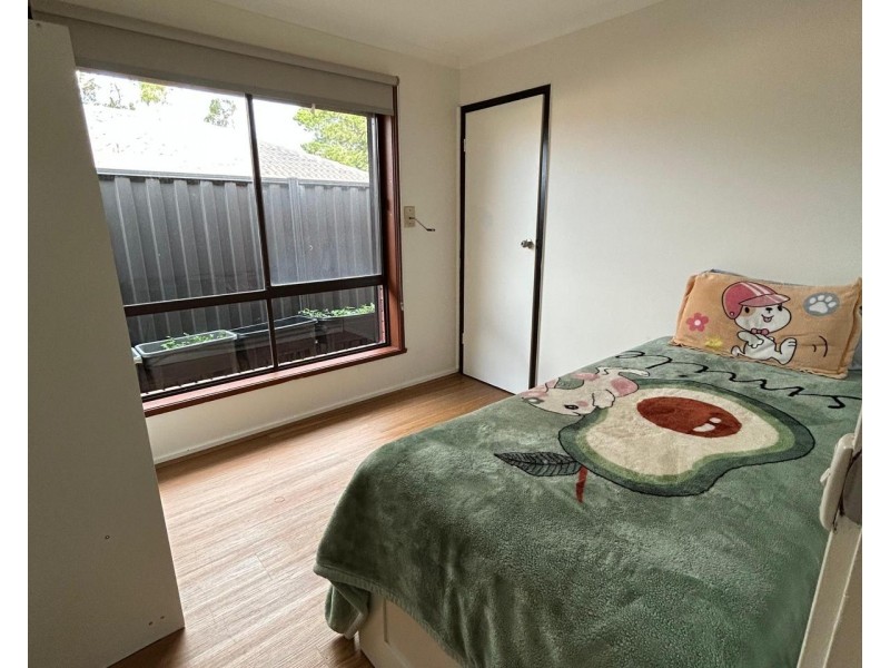 2/2 Kingfisher Court, Kings Park VIC 3021