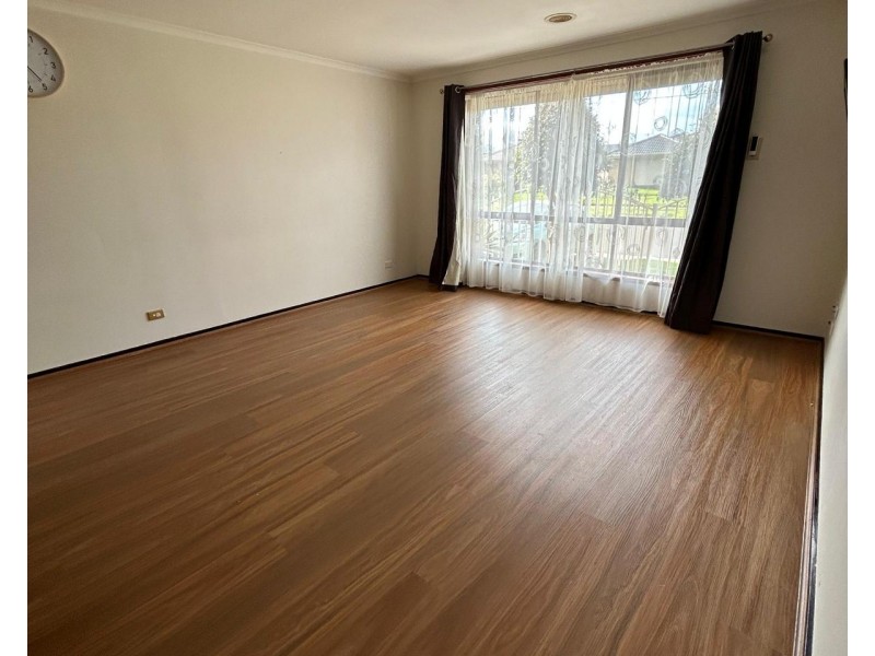 2/2 Kingfisher Court, Kings Park VIC 3021