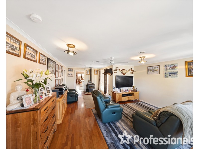 27 Barley Court, Delahey VIC 3037
