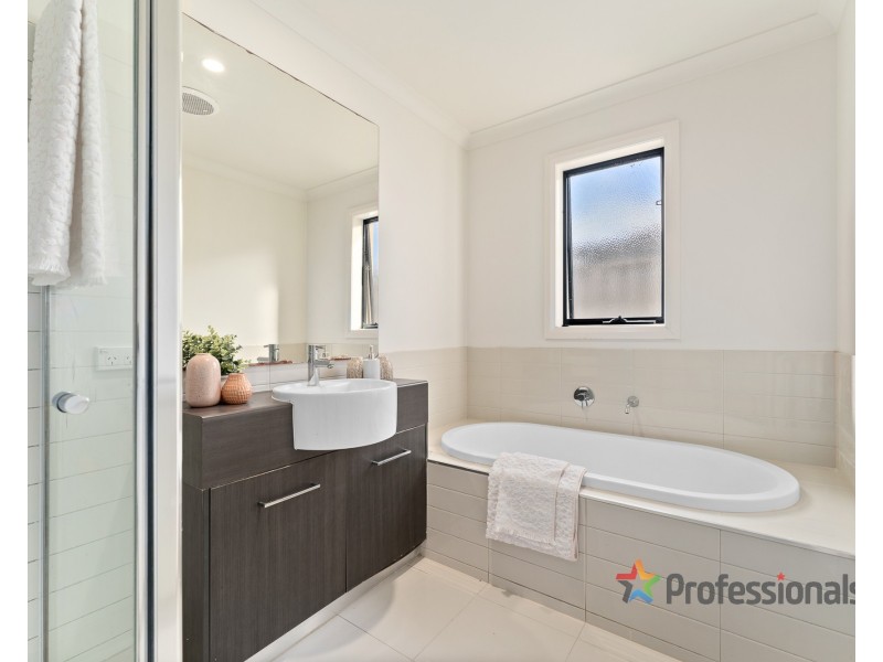 31 Belleville Close, Burnside Heights VIC 3023