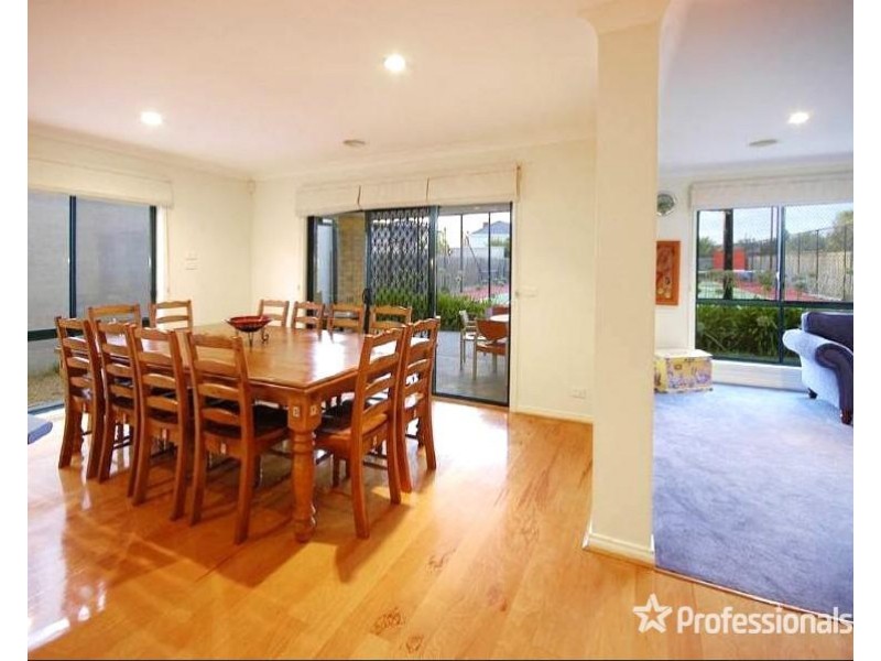 7 Upton Drive, Hillside VIC 3037