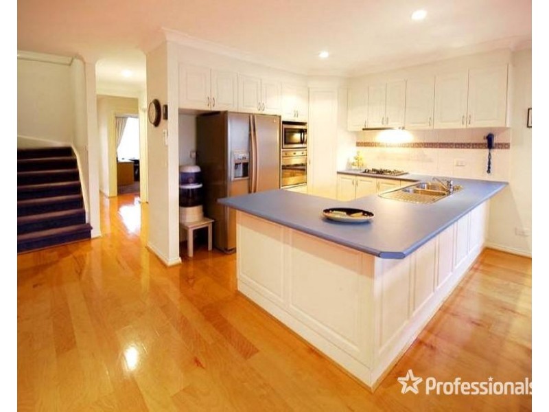 7 Upton Drive, Hillside VIC 3037