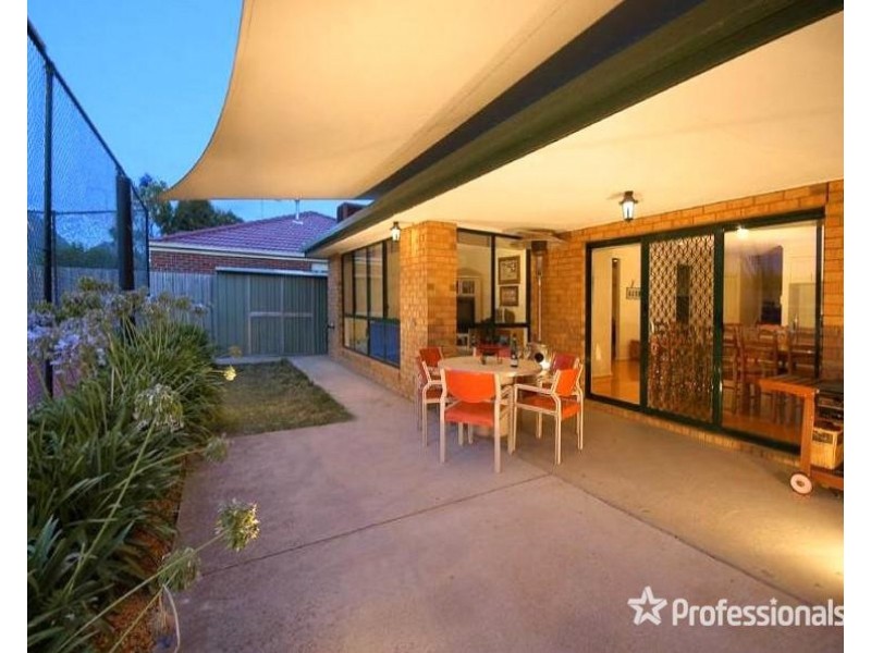 7 Upton Drive, Hillside VIC 3037