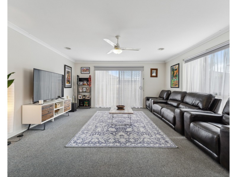 6 Pittos Avenue, Brookfield VIC 3338
