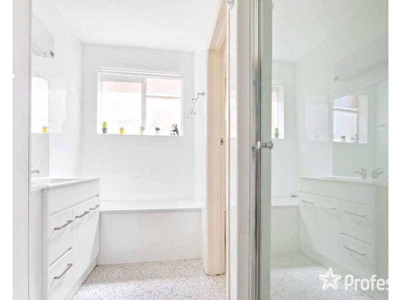 1/10 Hartley Avenue, West Footscray VIC 3012