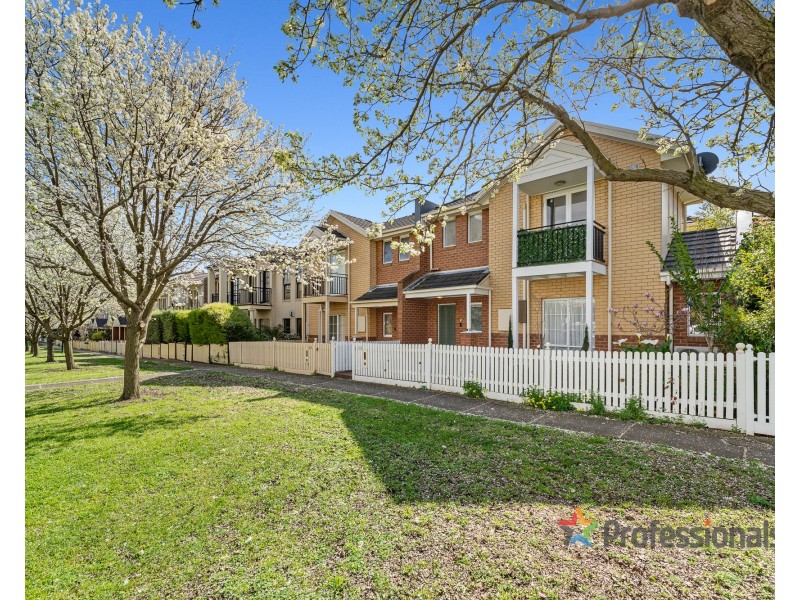 33 Village Way, Maribyrnong VIC 3032