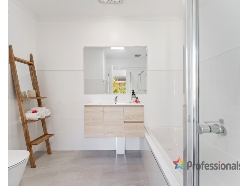 33 Village Way, Maribyrnong VIC 3032