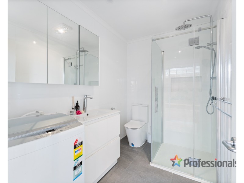 33 Village Way, Maribyrnong VIC 3032