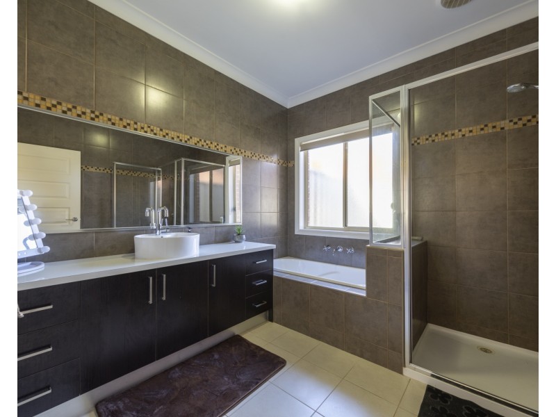 7 Sirius Way, Kurunjang VIC 3337