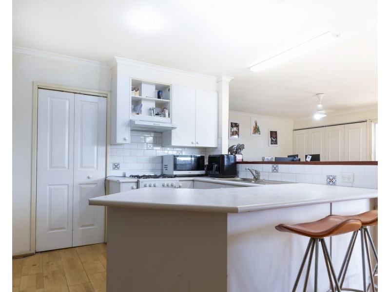 25 Kamil Street, Melton South VIC 3338