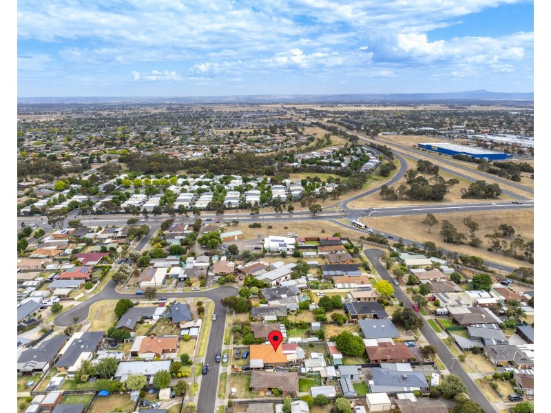 25 Kamil Street, Melton South VIC 3338