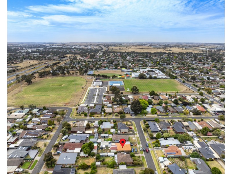 25 Kamil Street, Melton South VIC 3338