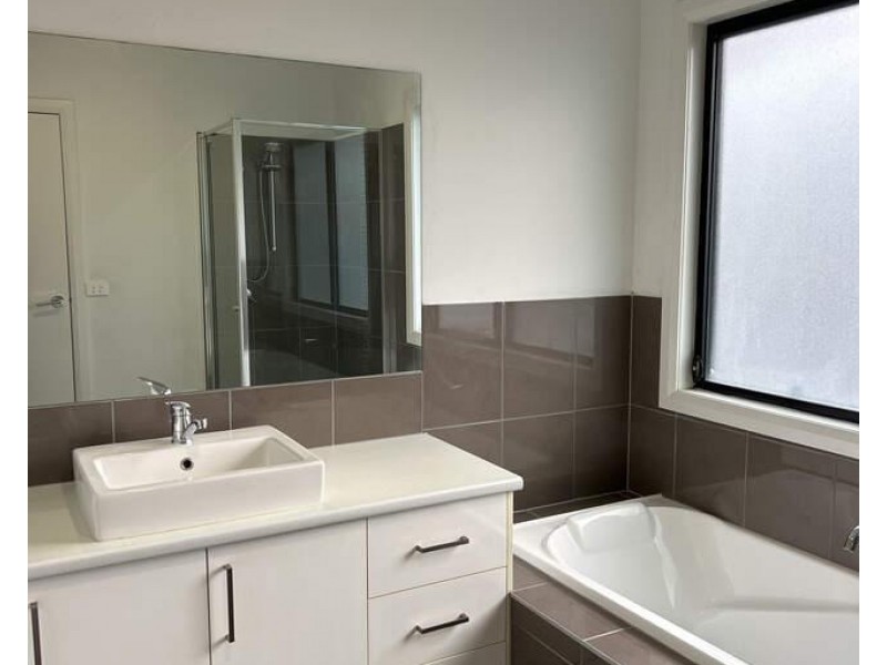 240 Station Road, Cairnlea VIC 3023