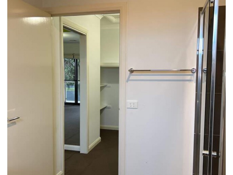 240 Station Road, Cairnlea VIC 3023