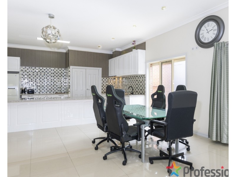 40 Litchfield Way, Taylors Hill VIC 3037