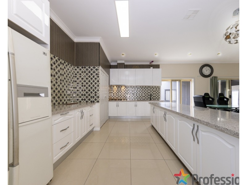 40 Litchfield Way, Taylors Hill VIC 3037
