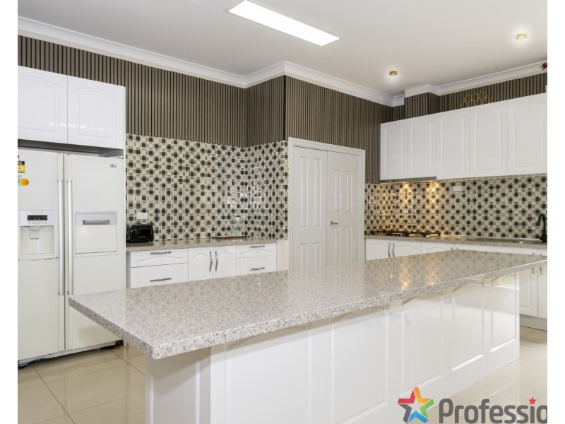 40 Litchfield Way, Taylors Hill VIC 3037