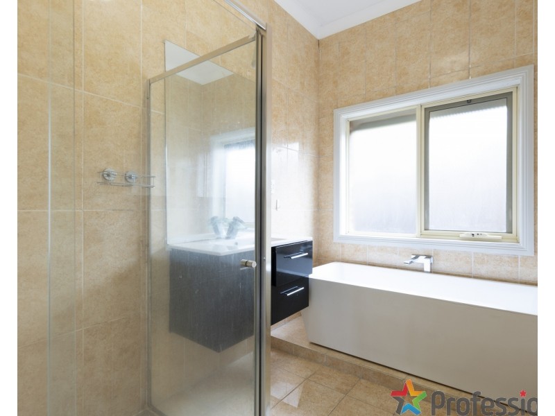 40 Litchfield Way, Taylors Hill VIC 3037