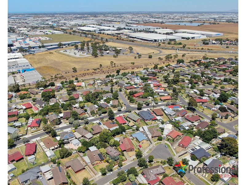 14 Barnes Crescent, Sunshine West VIC 3020