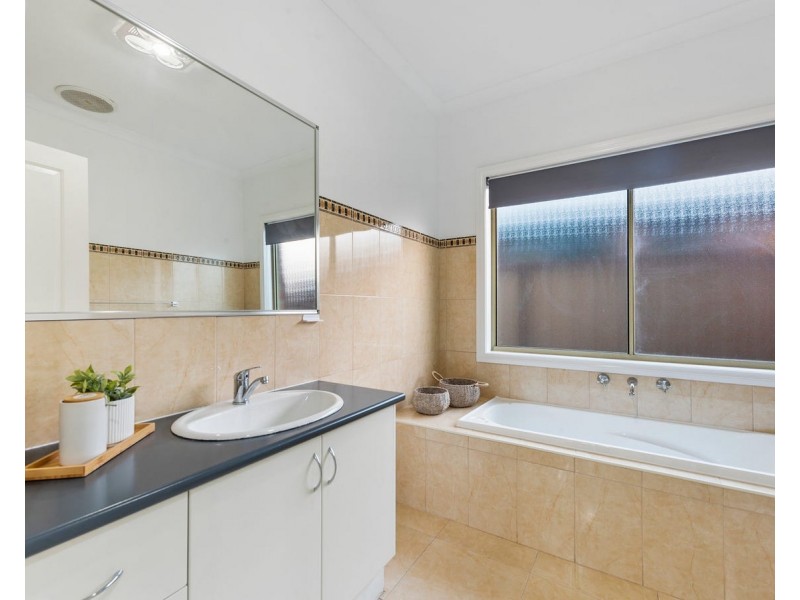 1 Waterside Drive, Burnside Heights VIC 3023