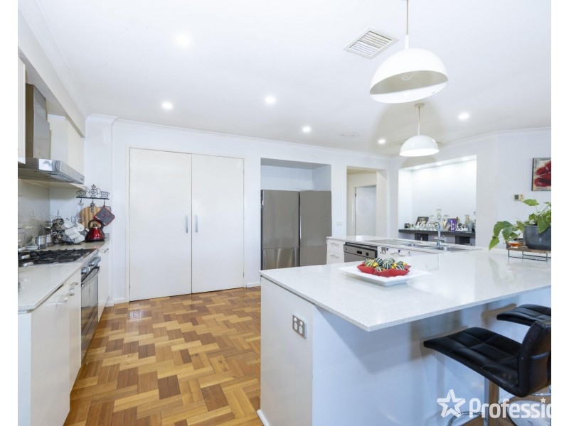 26 Narooma Avenue, Burnside VIC 3023