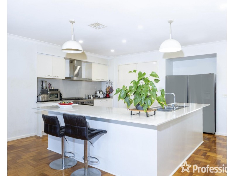 26 Narooma Avenue, Burnside VIC 3023