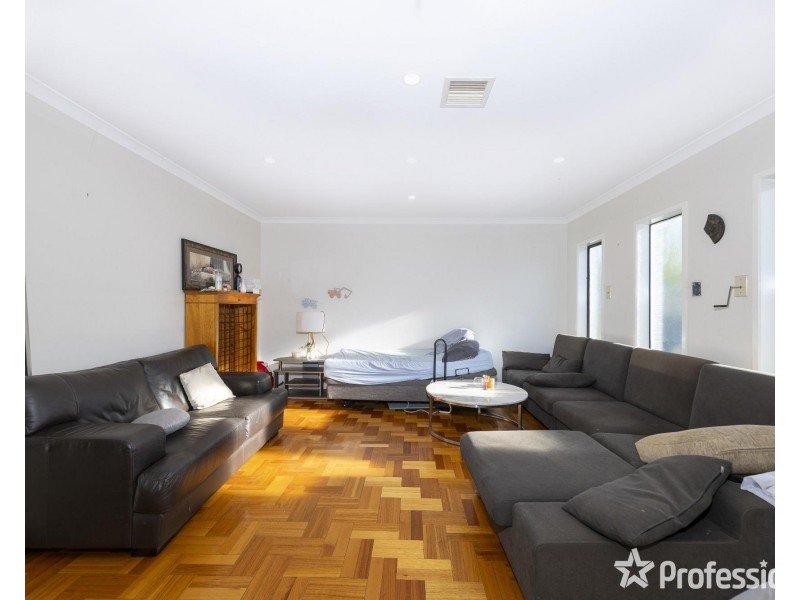 26 Narooma Avenue, Burnside VIC 3023