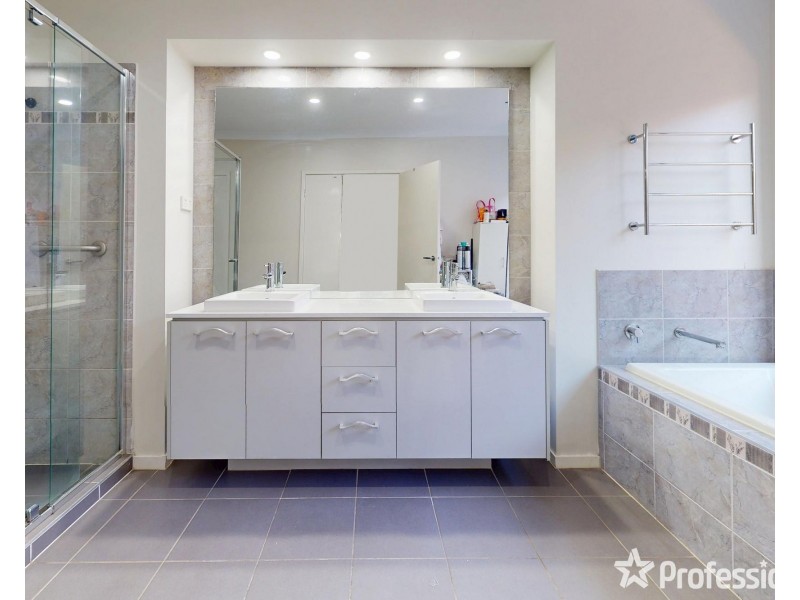 26 Narooma Avenue, Burnside VIC 3023