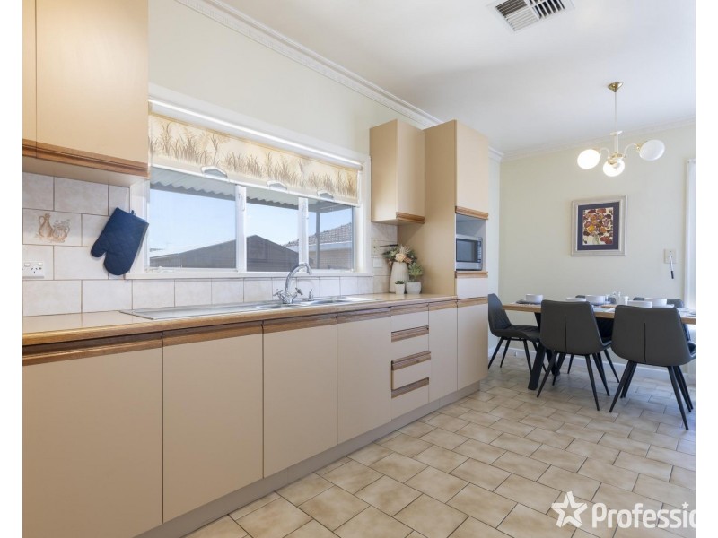 26 Rhodes Street, St Albans VIC 3021