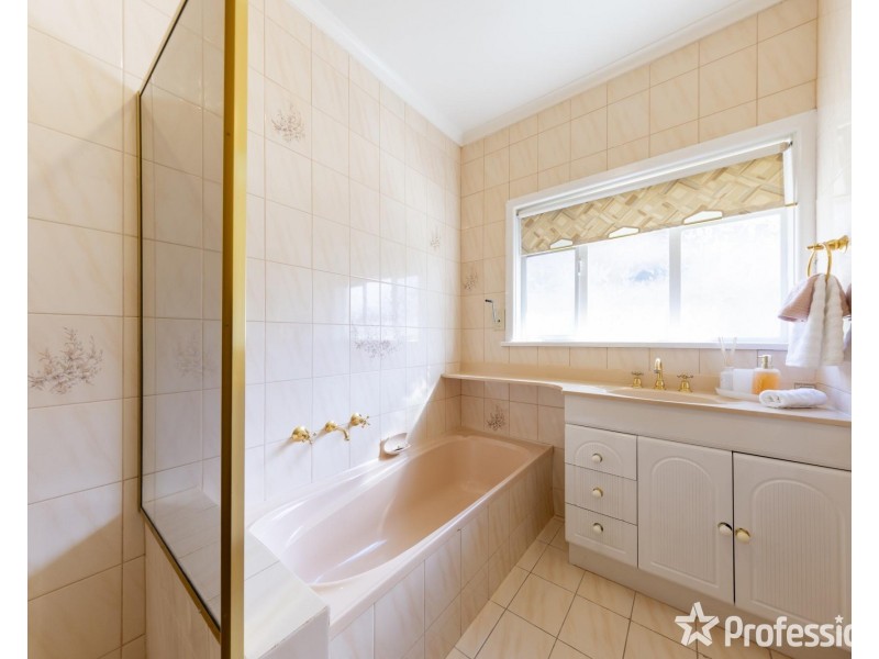 26 Rhodes Street, St Albans VIC 3021