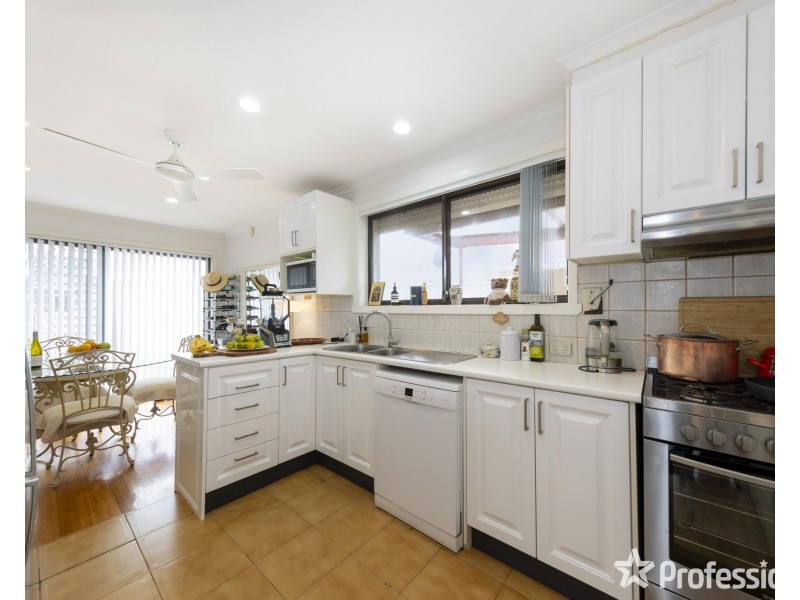 15 Camelia Street, Kings Park VIC 3021
