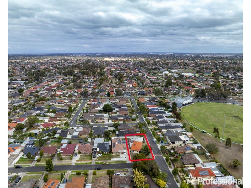 15 Camelia Street, Kings Park VIC 3021