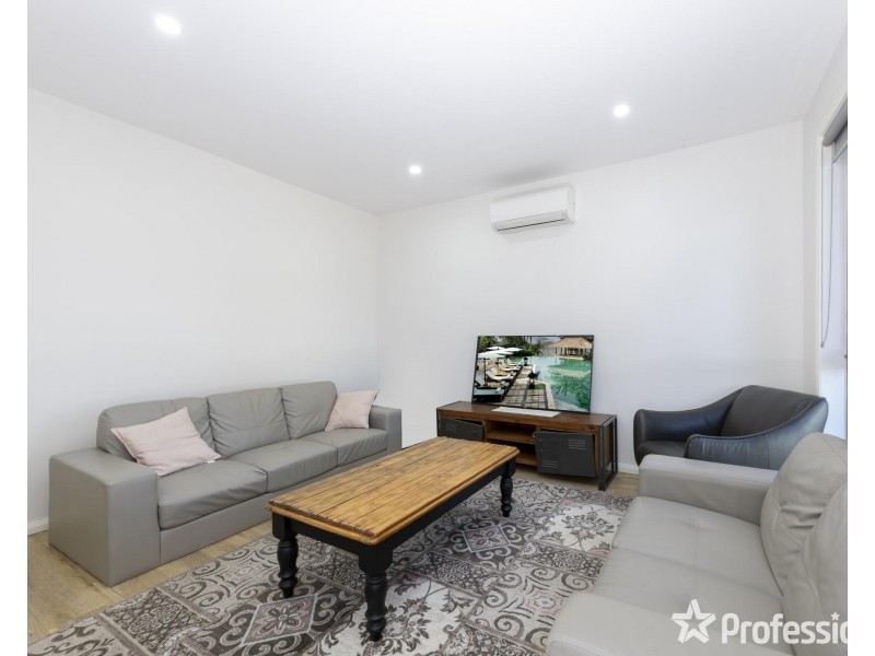 3,4,8/16-18 Curtin street, St Albans VIC 3021