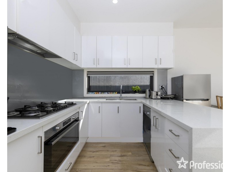 3,4,8/16-18 Curtin street, St Albans VIC 3021