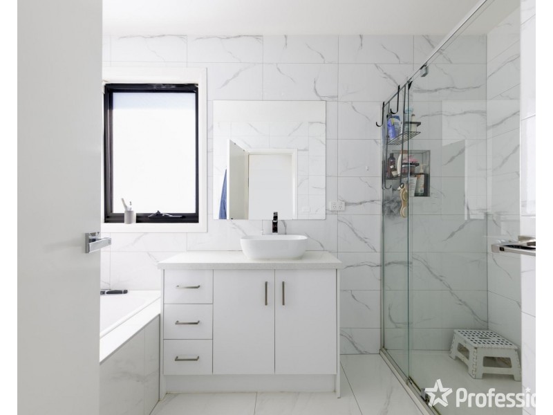3,4,8/16-18 Curtin street, St Albans VIC 3021