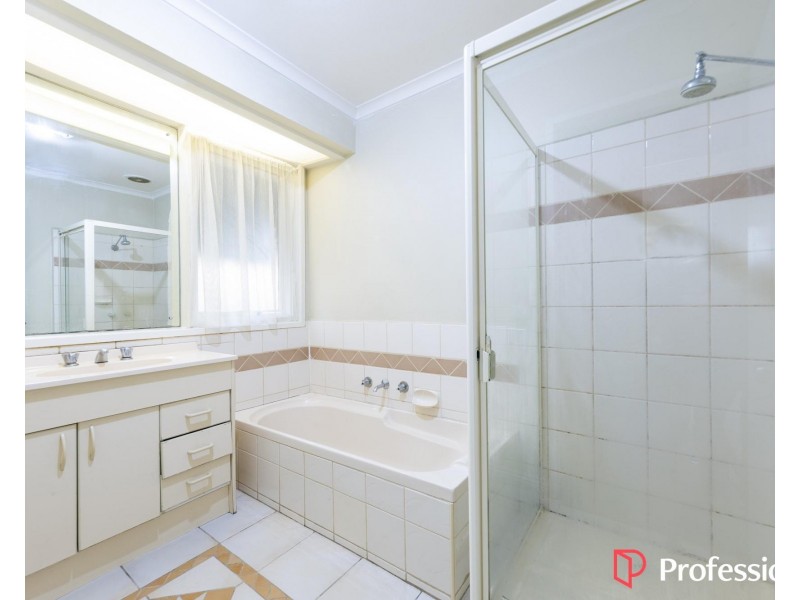 17 Allandale Drive, Deer Park VIC 3023