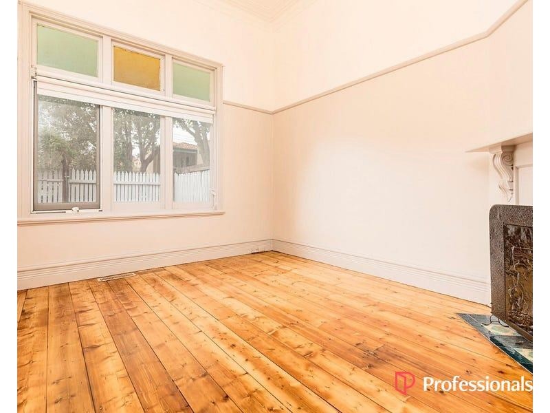 247 Barkly St, St Kilda VIC 3182