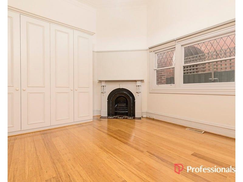 247 Barkly St, St Kilda VIC 3182