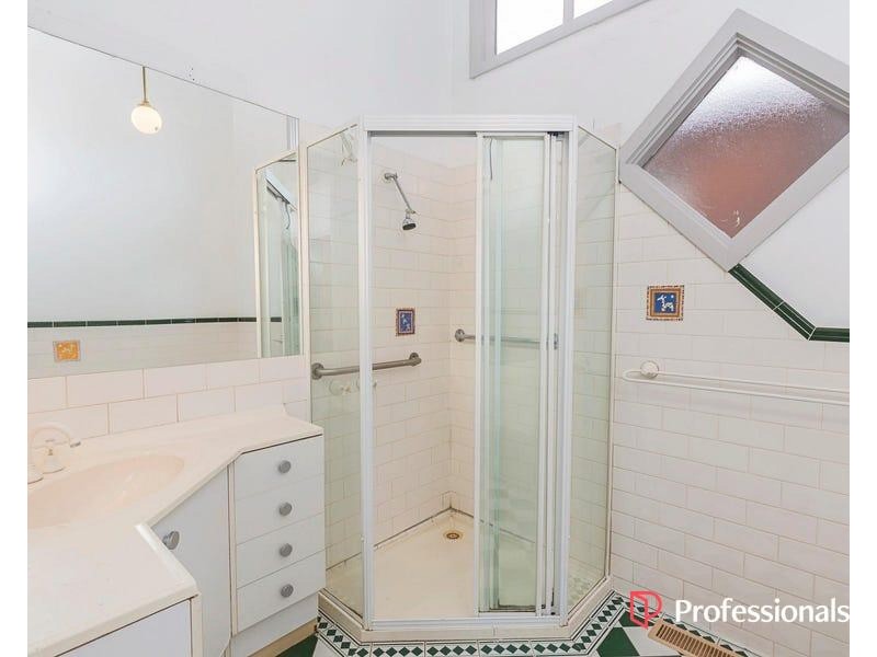 247 Barkly St, St Kilda VIC 3182