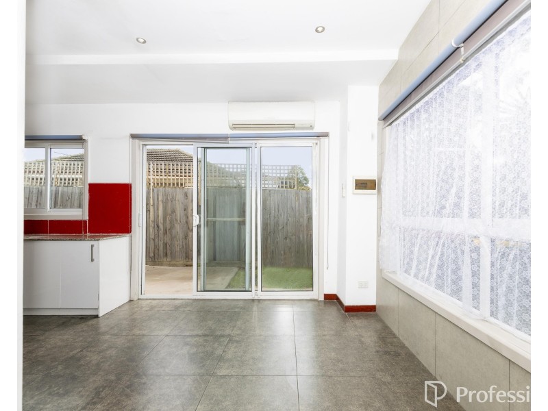 1/28 Churchill Avenue, Maidstone VIC 3012