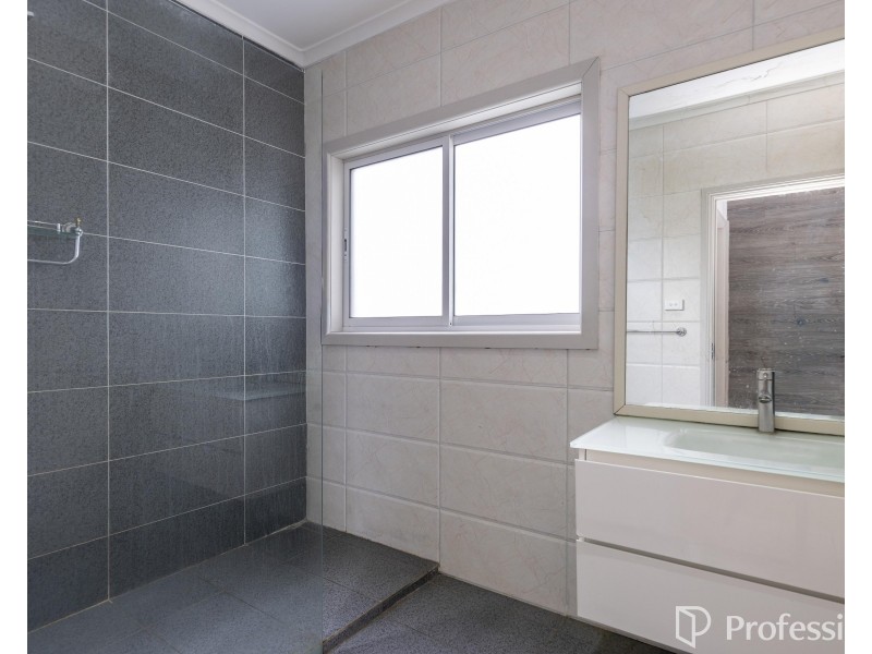 1/28 Churchill Avenue, Maidstone VIC 3012