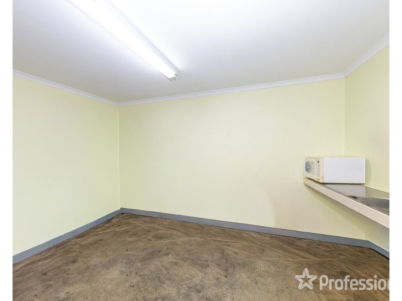 77 Mcintyre Road, Sunshine North VIC 3020