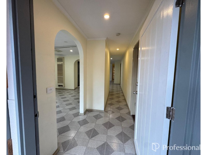 28 Currunghi Court, St Albans VIC 3021