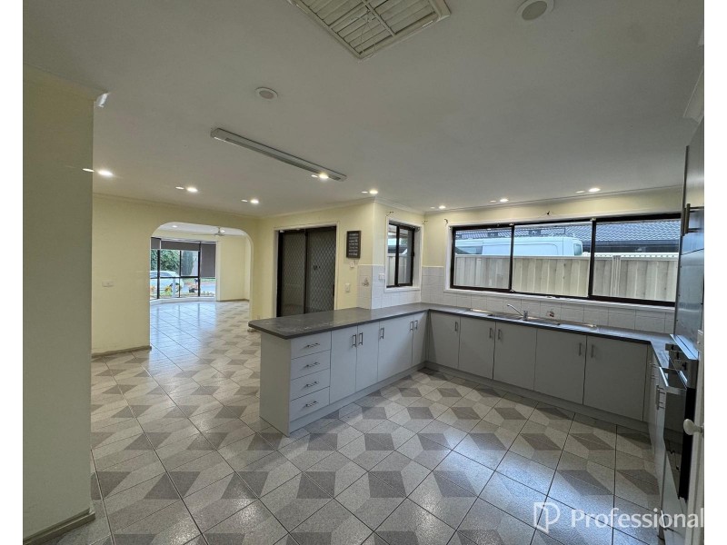 28 Currunghi Court, St Albans VIC 3021