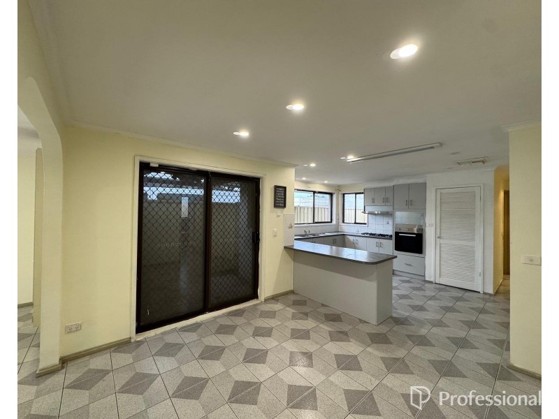 28 Currunghi Court, St Albans VIC 3021