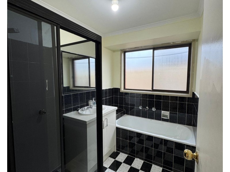 28 Currunghi Court, St Albans VIC 3021