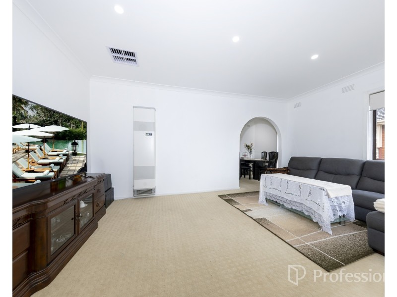 18 Elliott Street, Kings Park VIC 3021