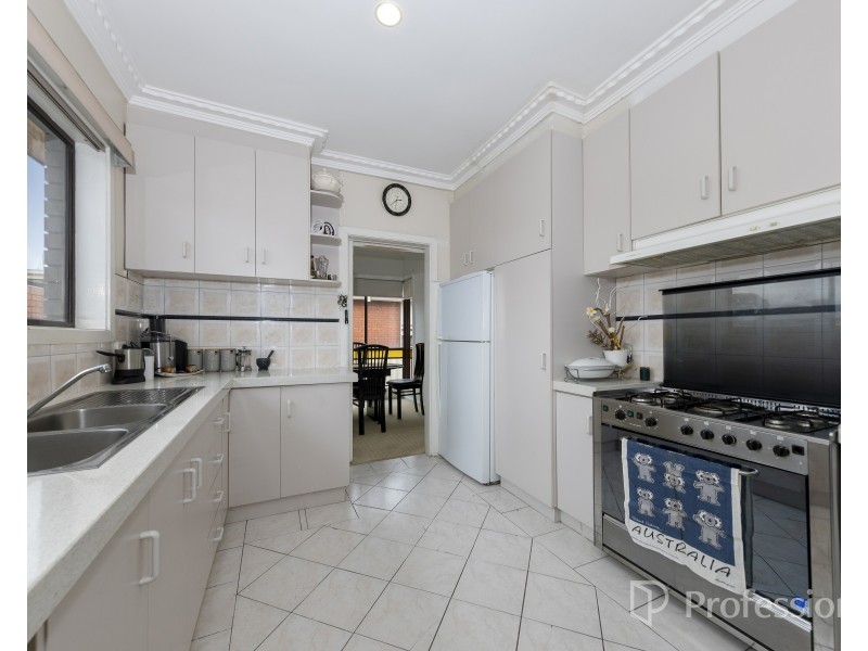 18 Elliott Street, Kings Park VIC 3021